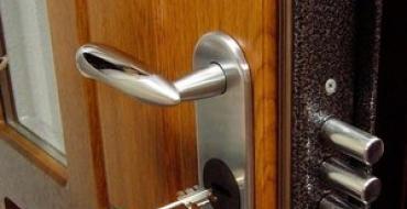 Как да извадите счупен ключ от ключалка: какво да направите, ако ключалката е заседнала и ключът не се върти Как да извадите счупен ключ