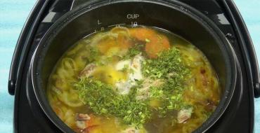 春雨スープの段階的な作り方レシピ