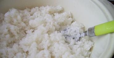 Sekrety kuchni orientalnej: jak ugotować ryż na bułki
