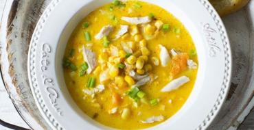 Пилешка супа с консервирана царевица и кашкавал